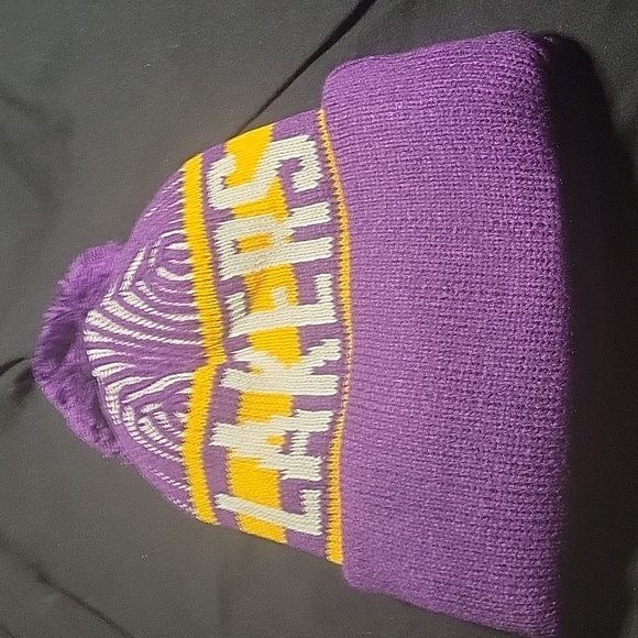 Lakers Beanie/Toboggan - Picture 2 of 2